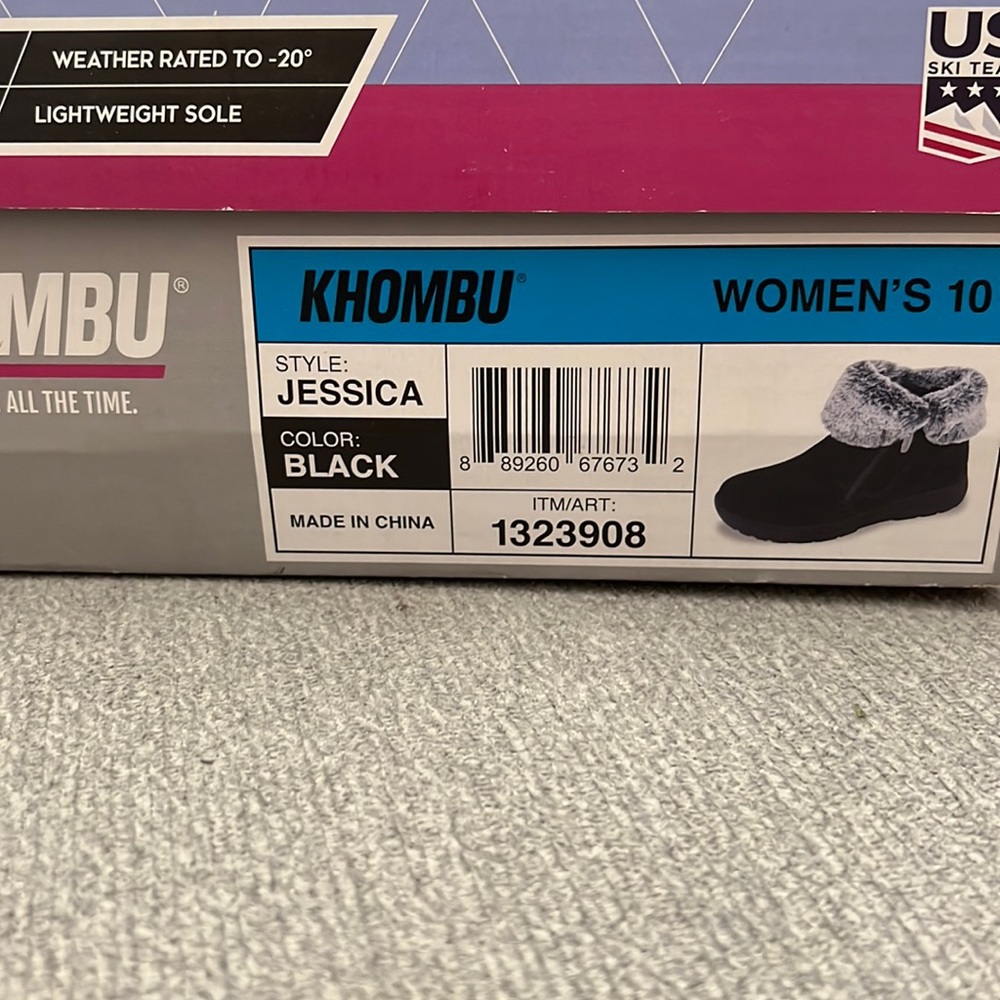 WOMEMS SNOW BOOTS , BRAND IS KHOMBU ,SZ10